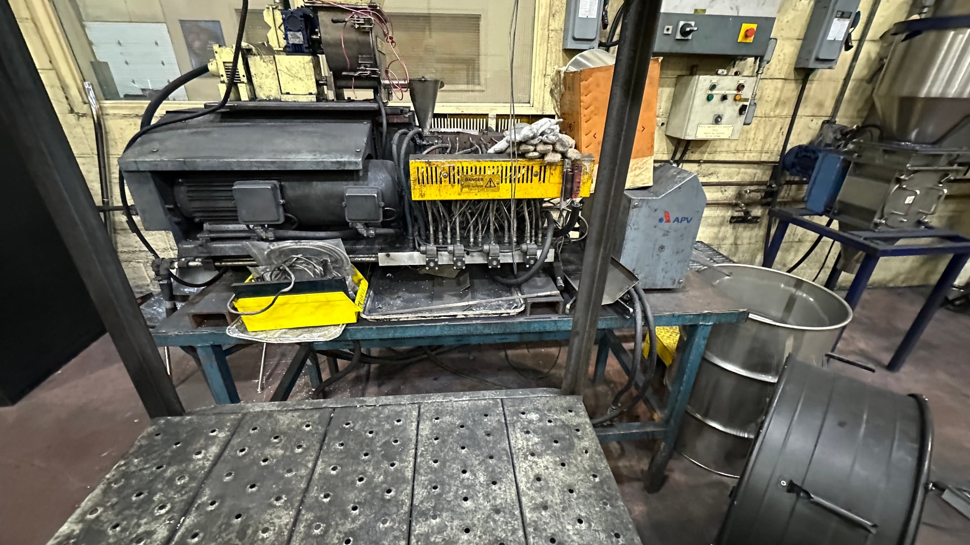 19 MM APV Twin Screw Extruder, Model MP19TC